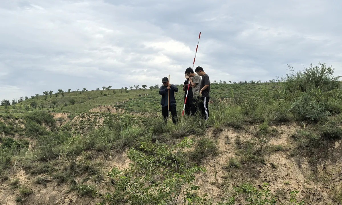 Chiều rộng trung bình của Tần Trực Đạo khoảng 40m. Đặc biệt, một số đoạn có chiều rộng lên tới 60m - đủ rộng cho 4 làn xe di chuyển như ngày nay. Ảnh: Yulin Institue.