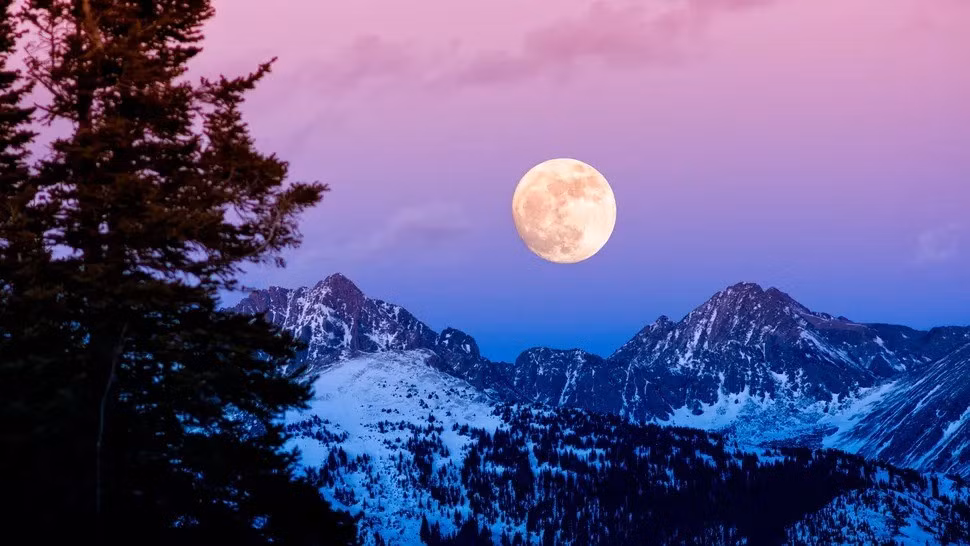 Theo số liệu của Timeanddate.com, tại vị trí TP.HCM, nguyệt thực bắt đầu vào lúc 15h44 phút và kết thúc vào lúc 21h23 phút. Ảnh: Getty.