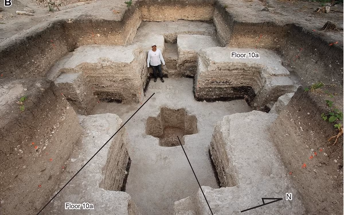 Các cấu trúc này đan chéo nhau tạo thành một loạt các hình chữ thập. Kích thước của bản đồ vũ trụ này lên đến 9x7,5 km, tương đương hoặc lớn hơn kích thước của các thành đô Trung Mỹ thời kỳ sau, bao gồm cả Tikal và Teotihuacan lừng danh. Ở trung tâm của thành phố Aguada Fénix là một loạt các tòa nhà và những công trình phụ trợ, mà các nhà khảo cổ học gọi là "nhóm E". Ảnh: T. Inomata et al., Science Advances (2025).