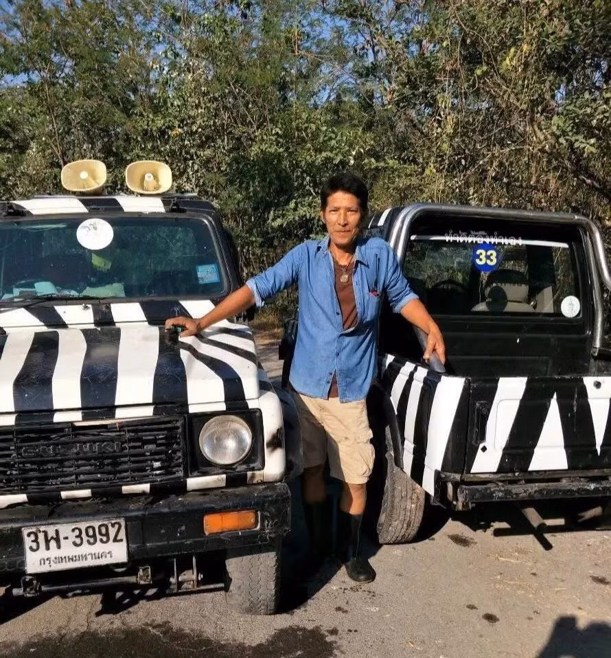 Một nhân viên vườn thú khác là Phanom Sitsaeng đã tới kéo ông Jian vào nơi an toàn. Sau đó, ông Jian được đưa tới bệnh viện nhưng đã tử vong ngay khi tới nơi do vết thương quá nặng. Ảnh: ViralPress.