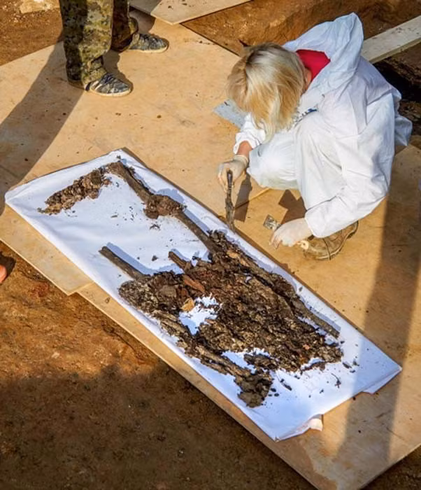 Quen biết nhau từ thuở nhỏ, hoàng đế Napoleon và tướng Charles-Étienne có nhiều thời gian bên nhau, bao gồm việc cùng học Trường Quân sự ở Brienne. Ảnh: Le Soir.be.