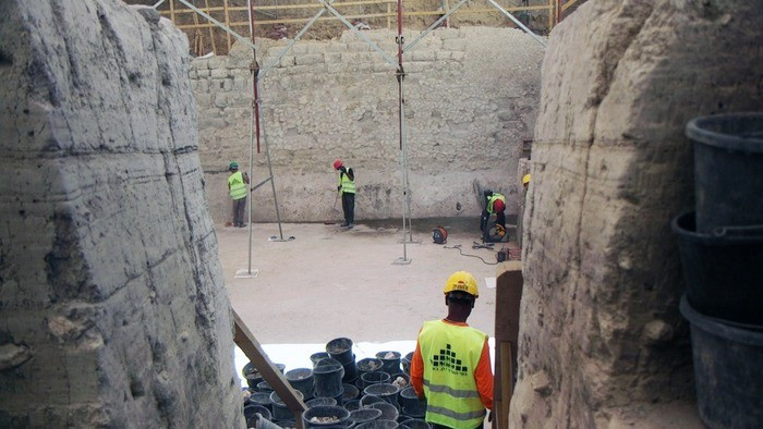 Không chỉ có chiều cao khủng, bức tường của con đập còn rộng hơn 8m, dài ít nhất 21m. Nếu không có cấu trúc này thì sẽ không có hồ Siloam.