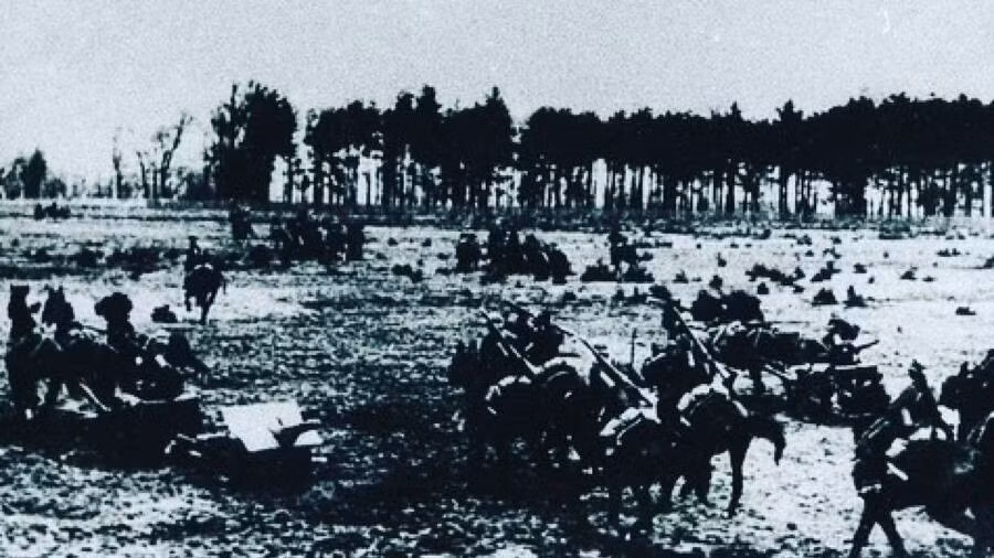 Sau khi lực lượng phát xít Đức tràn qua biên giới Ba Lan ngày 1/9/1939, đại úy Władysław Raginis được giao nhiệm vụ chỉ huy lực lượng phòng thủ tại khu vực Wizna, cách tiền tuyến 65 km. Ảnh: Polish Museum of America.