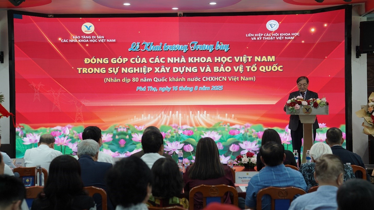 TSKH Phan Xuân Dũng, Chủ tịch Liên hiệp Hội Việt Nam phát biểu tại buổi Lễ