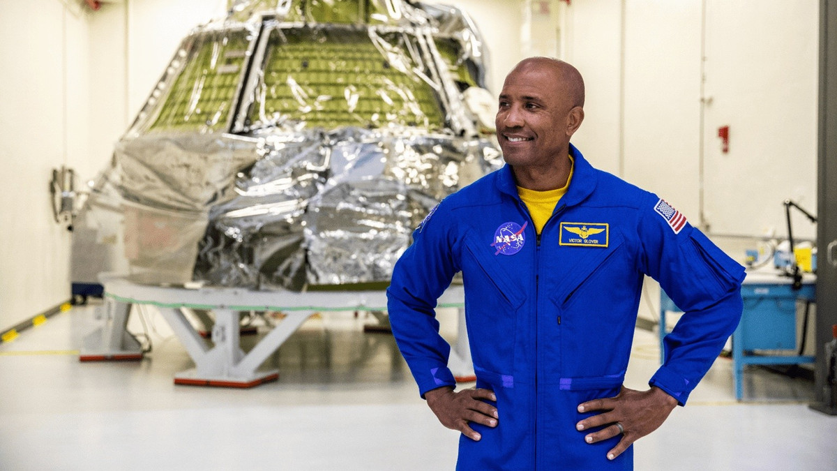 Trước khi trở thành người da màu đầu tiên bay tới Mặt trăng, ông Glover được biết đến là người Mỹ gốc Phi đầu tiên tham gia một sứ mệnh dài hạn trên Trạm Vũ trụ Quốc tế (ISS) vào năm 2020. Ảnh: NASA/Kim Shiflett.