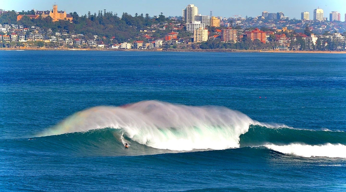 Chính quyền một số địa phương thuộc bang New South Wales của Australia ngày 26/1 đã quyết định đóng 5 bãi biển nổi tiếng sau khi phát hiện cá mập xuất hiện ở những nơi này. Các bãi biển bị đóng cửa bao gồm: Dee Why, Manly, Mona Vale, Bleu Bay và Elizabeth. Ảnh: Darcie Collington.