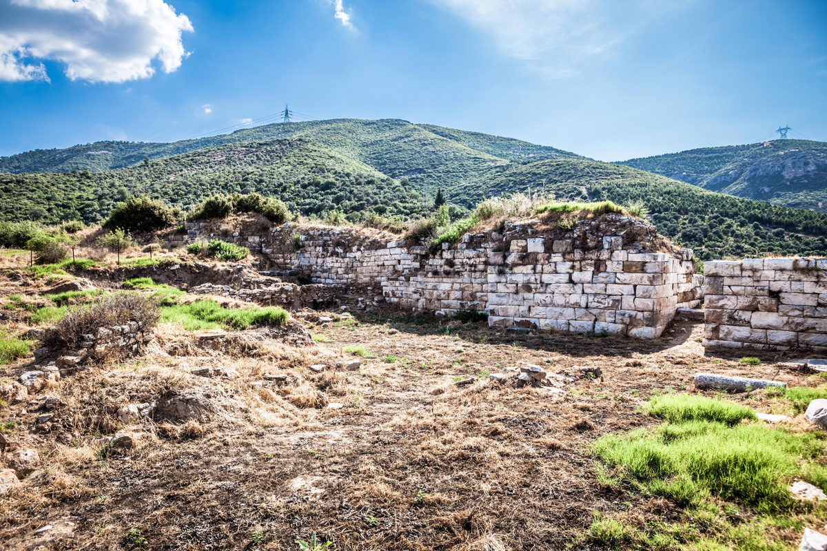 Các nhà nghiên cứu cho hay bức tượng được chế tác từ đá cẩm thạch với các chi tiết được tạc vô cùng tỉ mỉ, bao gồm cả mái tóc. Phần đầu được tạc từ 2 mảnh chạm khắc riêng biệt rồi ghép lại với nhau. Ảnh: worldhistory.org.