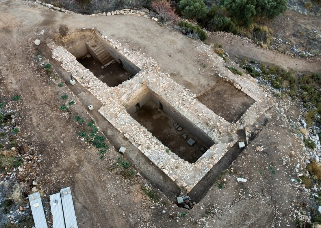 Khi kiểm tra phần đầu bức tượng một cách kỹ lưỡng, các chuyên gia nhận thấy đôi mắt được tạo ra vô cùng công phu với hốc mắt, con ngươi của mắt sống động như ở người thật. Ảnh: dailysabah.com.