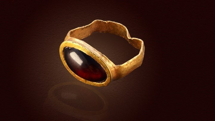 Marion Zindel, nhà khảo cổ học thuộc IAA cho hay, chiếc nhẫn có thể đã được chôn như một phần của nghi lễ trưởng thành, vốn là "phong tục nổi tiếng của thời kỳ Hy Lạp hóa". Ảnh: Eliyahu Yanai City of David.