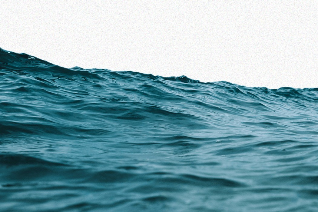 Về lâu dài, tốc độ ấm lên của đại dương sẽ ngày càng tăng nhanh hơn do tăng lượng tích tụ khí nhà kính trong khí quyển, chủ yếu do hoạt động đốt nhiên liệu hóa thạch. Từ đây, các chuyên gia nhận định khi vấn đề nóng lên toàn cầu chưa được giải quyết và lượng nhiệt bị giữ lại trong khí quyển còn tăng lên, các kỷ lục về nhiệt độ ở các đại dương trên thế giới sẽ còn tiếp tục bị phá vỡ. Ảnh: theswaddle.com.