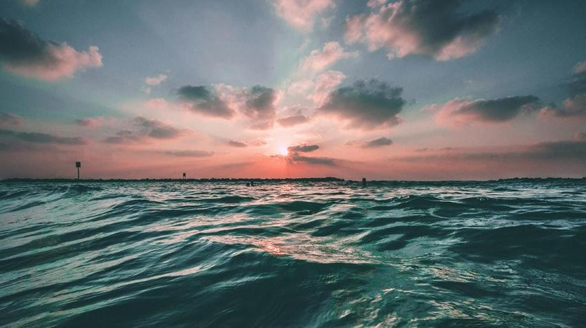 Một số khu vực đang ấm lên nhanh hơn những khu vực khác. Trong đó, các khu vực ấm nhất bao gồm Nam Đại Tây Dương, Bắc Thái Bình Dương và Nam Đại Dương. Ảnh: un.org.