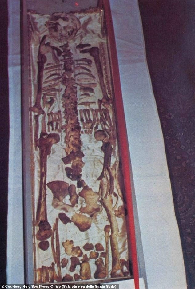 Từ ngày 22/2 - 22/32026, thi hài của Thánh Francis thành Assisi sẽ được trưng bày tại Vương cung thánh đường mang tên Ngài ở Italy. Đây là một phần của nghi lễ cổ xưa nhằm thể hiện sự tôn kính dành cho các vị thánh. Ảnh: Courtesy Holy See Press Office (Sala stampa della Santa Sede).