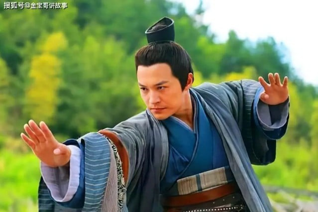 Quách Tĩnh đã rèn lại từ thanh Huyền Thiết Trọng Kiếm cùng với một số khoáng thạch quý thành Đồ Long đao. (Ảnh: Sohu)