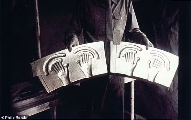 Hàng triệu người sau khi xem xong video trên đã tin rằng, UFO và người ngoài hành tinh có thật. Ảnh: Phillip Mantle.