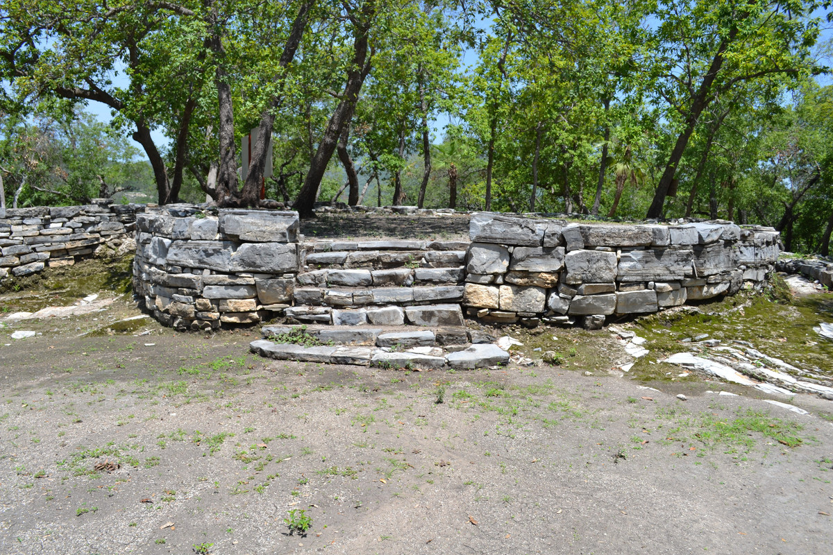 Việc làm biến dạng hộp sọ được tiến hành mà không gây đau đớn bởi vì xương sọ của trẻ sơ sinh mềm, rất dễ uốn nắn, cho phép các gia đình dần dần định hình lại hình dáng phần đầu như một phong tục văn hóa. Ảnh: INAH.