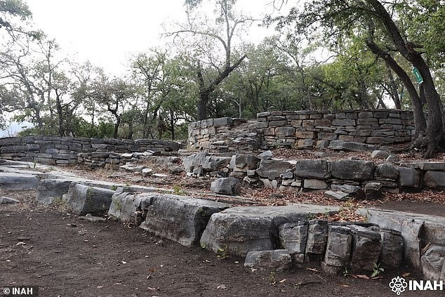 Hộp sọ trên được các nhà khảo cổ phát hiện khi tiến hành cuộc khai quật tại địa điểm khảo cổ Balcón de Montezuma ở vùng núi phía bắc Huasteca thuộc bang Tamaulipas, Mexico. Ảnh: INAH.