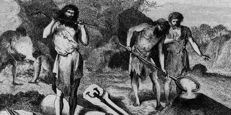 Được chôn cất bên dưới người đàn ông là một phụ nữ nhưng cũng có thể là thiếu niên hoặc thanh niên. Ảnh: Hulton Archive/Getty Images.