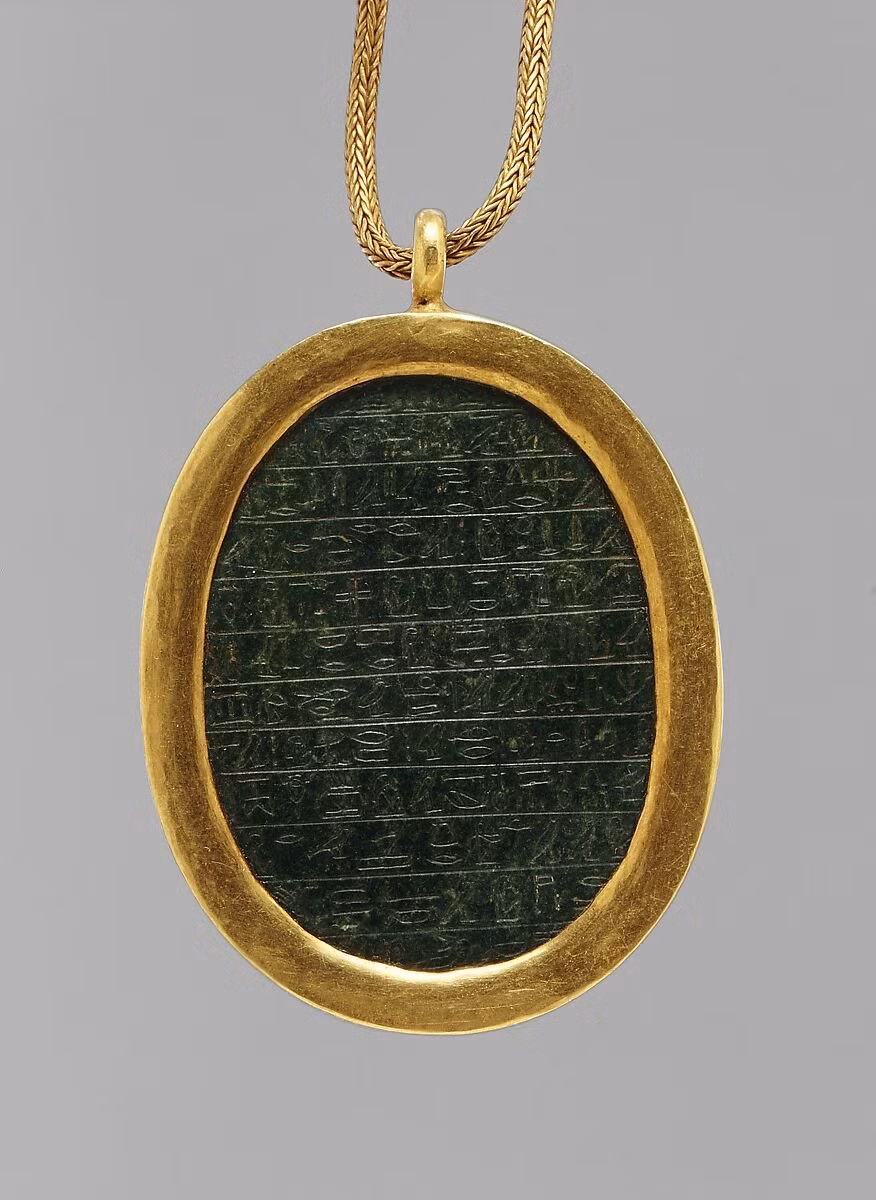 Việc đặt Hatnefer's Heart Scarab trong mộ cổ được các nhà nghiên cứu tin rằng là nhằm hỗ trợ nữ quý tộc Hatnefer trong hành trình sang thế giới bên kia. Ảnh: Metropolitan Museum of Art.