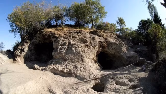 Trong cuộc khai quật tại địa điểm nằm gần thành phố Denizli ngày nay của Thổ Nhĩ Kỳ, các nhà khảo cổ học đã khai quật một ngôi đền 2.700 tuổi. Ngôi đền này có thể được dành riêng để thờ một nữ thần mà nhiều nền văn hóa tôn thờ, bao gồm cả người Hy Lạp và La Mã. Ảnh: Bilge Yılmaz Kolancı.