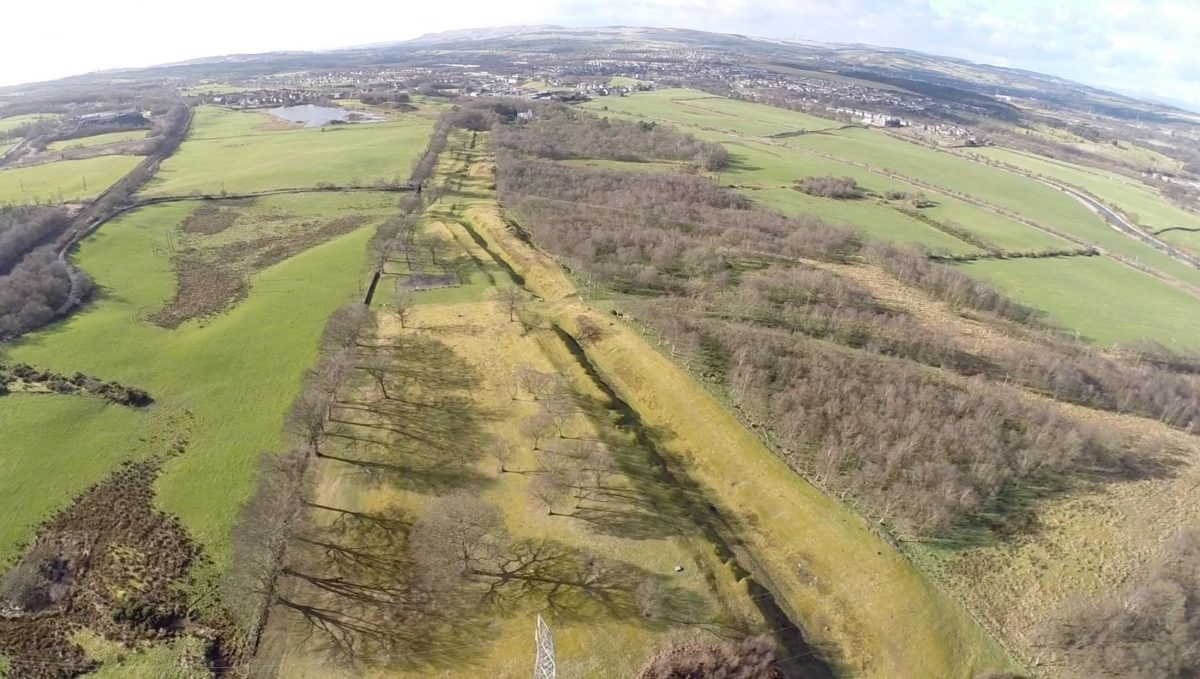 Pháo đài quân sự có thể là "một phần không thể thiếu của hệ thống phòng thủ "Tường thành La Mã", bao gồm các pháo đài lớn và nhỏ dọc theo chiều dài của công trình". Ảnh: trimontium.co.uk.