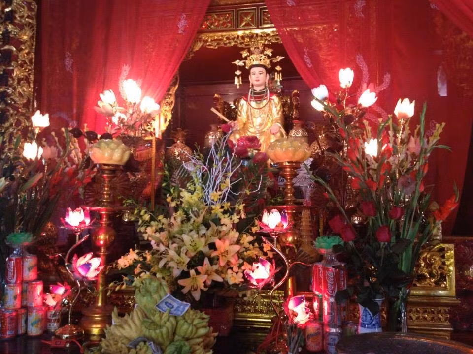 Tượng thờ Mẫu Liễu Hạnh tại phủ Dầy, Nam Định. I.T