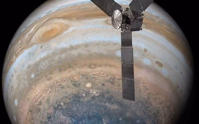 Trong nghiên cứu mới công bố, các chuyên gia tại Viện Khoa học Weizmann (Israel) công bố khám phá đột phá về sao Mộc - hành tinh lớn nhất trong Hệ Mặt trời. Theo họ, sao Mộc có kích thước nhỏ hơn và dẹt hơn so với những gì các nhà khoa học đã tin tưởng trong 50 năm qua. Ảnh: Visualization/Courtesy/NASA.