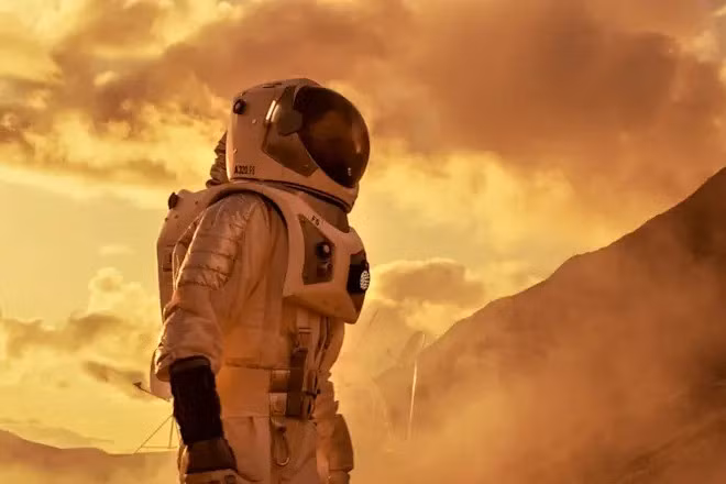 Khi không còn trọng lực, phi hành gia sẽ cảm thấy điều đầu tiên là mất phương hướng do "hội chứng thích nghi không gian". Hệ thống cân bằng trong não bị rối loạn, dẫn tới buồn nôn, chóng mặt, đau đầu và mệt mỏi giống người say rượu. Ảnh: Gorodenkoff/Shutterstock.