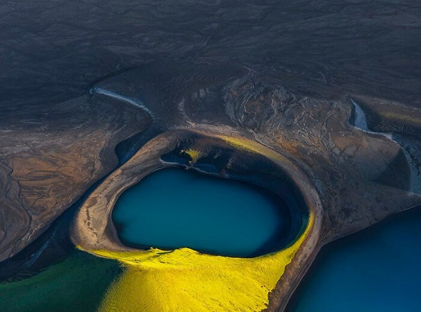 Một số nhiếp ảnh gia khác cũng được vinh danh bằng các giải thưởng đặc biệt, với các hạng mục bao gồm ảnh đen trắng đẹp nhất, ảnh chụp bằng UAV đẹp nhất, ảnh trừu tượng đẹp nhất, giải thưởng Lựa chọn của Chủ tịch.