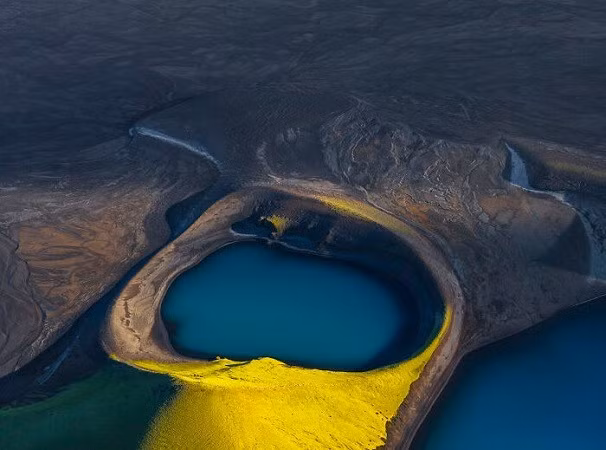 Một số nhiếp ảnh gia khác cũng được vinh danh bằng các giải thưởng đặc biệt, với các hạng mục bao gồm ảnh đen trắng đẹp nhất, ảnh chụp bằng UAV đẹp nhất, ảnh trừu tượng đẹp nhất, giải thưởng Lựa chọn của Chủ tịch.