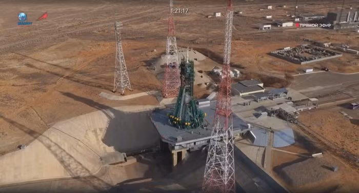 Buồng bảo trì, hay bệ dịch vụ, nằm trong rãnh thoát lửa của Khu vực 31/6 và thiết yếu trong quá trình chuẩn bị phóng tàu, được cho là đã sập sau vụ phóng tên lửa ngày 27/11. Đây là tổ hợp phóng duy nhất đang hoạt động của Nga dành cho các chuyến bay chở phi hành gia lên trạm vũ trụ. Ảnh: Screenshot/Roscosmos.