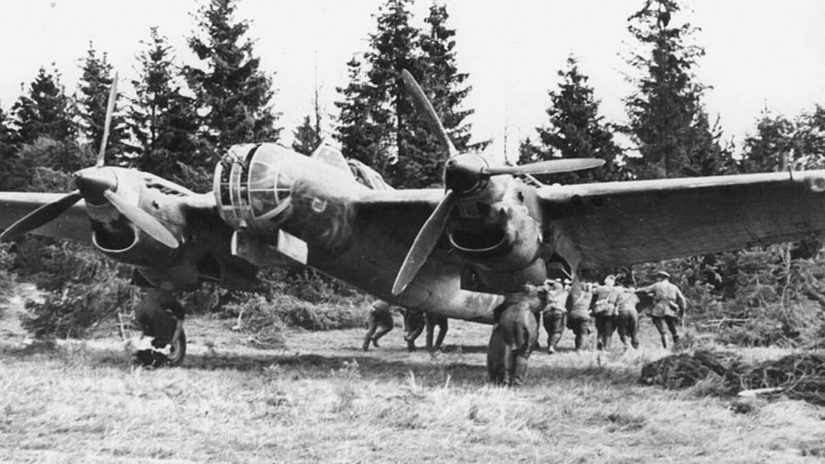 Vào lúc 4h sáng ngày 22/6/1941, lực lượng Đức quốc xã dưới sự chỉ huy của trùm phát xít Hitler đã tràn qua hầu hết biên giới Liên Xô trong Chiến dịch Barbarossa. Chiến dịch quân sự này được chính quyền Hitler triển khai nhằm thôn tính Liên Xô, bành trướng ảnh hưởng. Ảnh: Archive photo.