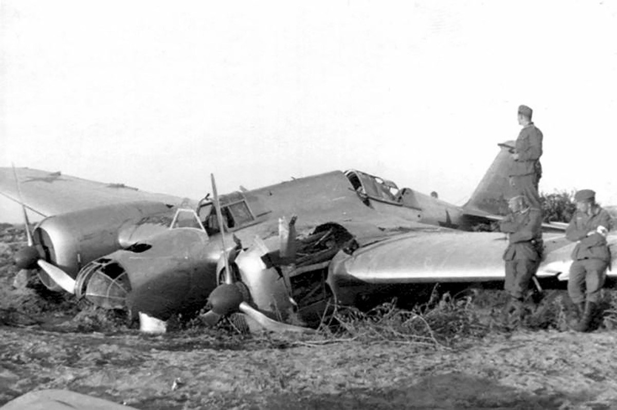 Theo đó, Liên Xô chịu tổn thất lớn trong giai đoạn đầu của cuộc chiến với phát xít Đức. Dù vậy, trong điều kiện khó khăn đó, các máy bay ném bom của Liên Xô đã xuất kích và tấn công đáp trả Đức. Cuộc tấn công này diễn ra chưa đầy 1 giờ sau khi Đức quốc xã tấn công xâm lược Liên Xô. Ảnh: Archive photo.