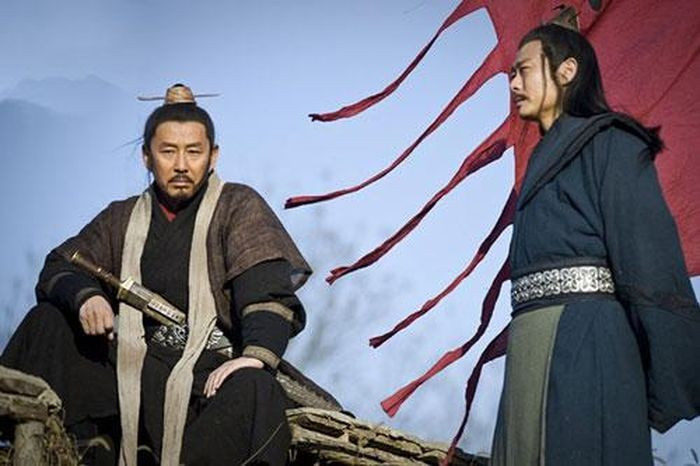 Sau khi lên ngôi báu, Hán Cao Tổ có hậu cung gồm vô số phi tần, mỹ nữ. Trong số này, một mỹ nhân từng được xem như "vô hình" là Bạc Cơ (chưa rõ năm sinh - mất năm 155 trước Công nguyên) "đổi vận" sau khi được sủng ái một đêm và sinh được hoàng tử - người sau này trở thành Hán Văn Đế Lưu Hằng.