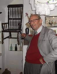 Cuối cùng, Earnshaw quyết định tặng chiếc ghế bị Thomas nguyền rủa cho Bảo tàng Thirsk để bi kịch không lặp lại. Kể từ đó, không có ai ngồi lên chiếc ghế. Đến nay, giới chuyên gia vẫn chưa tìm được bằng chứng khoa học chứng minh lời nguyền có thật hay không. Ảnh: The Northern Echo.