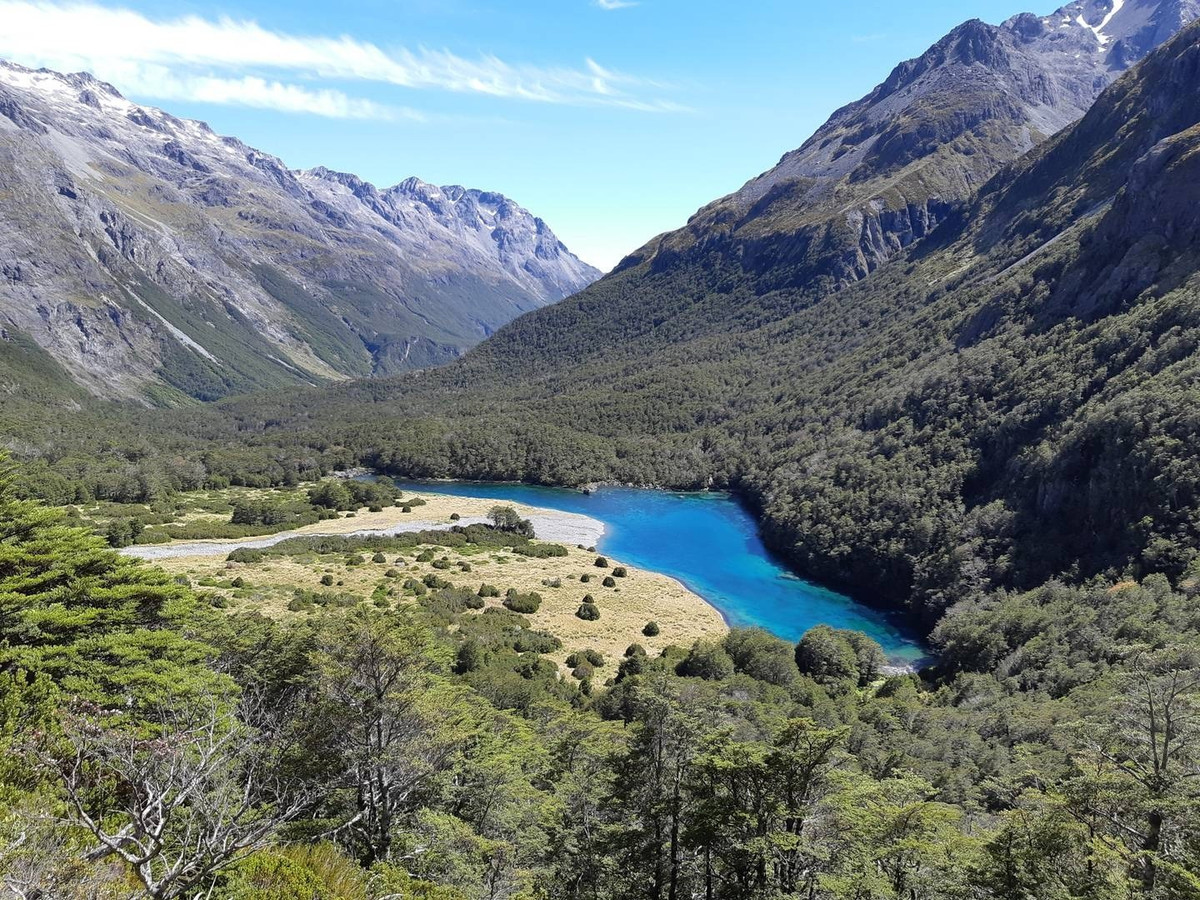 Việc xuống nước bị cấm bởi vì hồ Rotomairewhenua được người Māori địa phương coi là linh thiêng. Ảnh: The Rabbit.