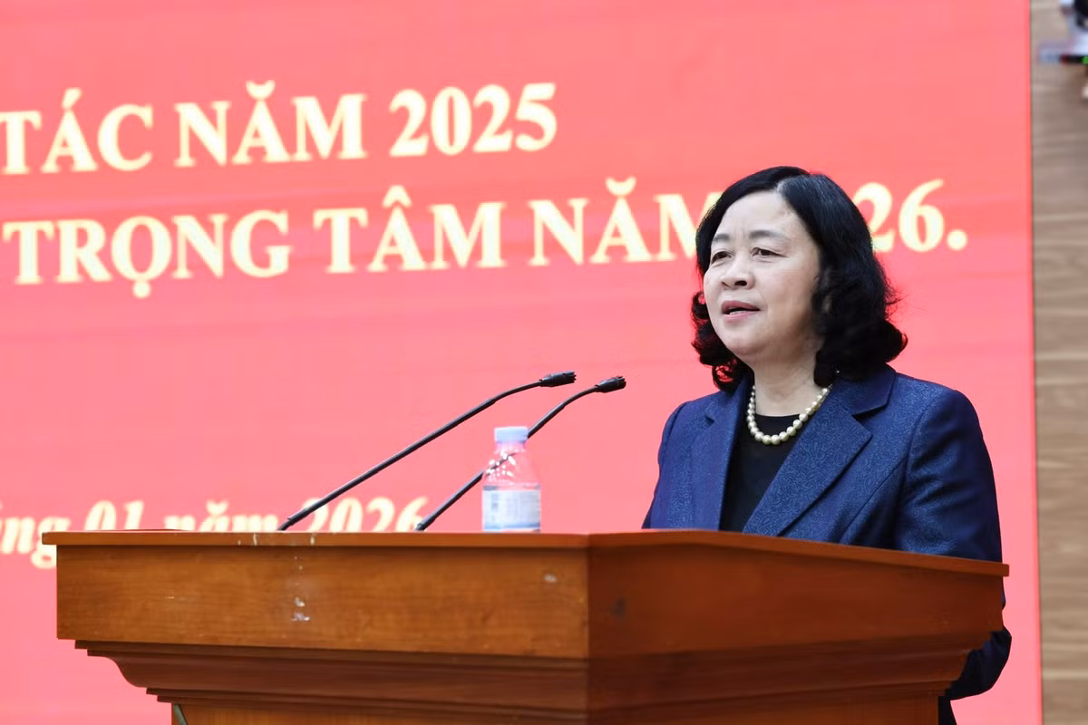 Bà Bùi Thị Minh Hoài - Ủy viên Bộ Chính trị, Bí thư Trung ương Đảng, Bí thư Đảng ủy MTTQ, các đoàn thể Trung ương, Chủ tịch Ủy ban Trung ương MTTQ Việt Nam phát biểu tại hội nghị. Ảnh: Thu Hà.