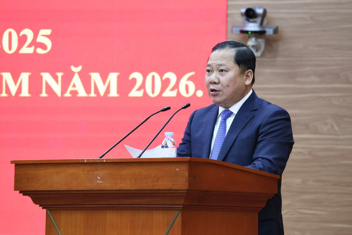 Ông Nguyễn Phi Long - Ủy viên Trung ương Đảng, Phó Bí thư Đảng ủy MTTQ, các đoàn thể Trung ương trình bày báo cáo tại hội nghị. Ảnh: Thu Hà.