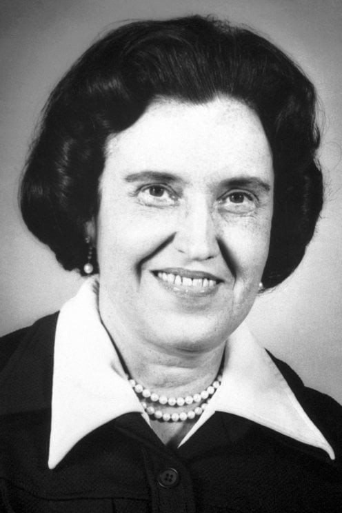 Nhà vật lý - y học người Mỹ Rosalyn Sussman Yalow (1921 - 2011) cùng với Roger Guillemin và Andrew Schally vinh dự được trao giải Nobel Y học năm 1977. Bà là người phụ nữ thứ hai trên thế giới được trao giải Nobel Y học sau nhà hóa sinh học Gerty Theresa Cori. Ảnh: nobelprize.org.