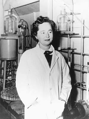 Nhà khoa học người Mỹ Gertrude B. Elion (1918 - 1999) được trao giải Nobel Y học năm 1988 cùng với George Hitchings và Sir James Black nhờ công trình phát triển các loại thuốc mới điều trị ung thư máu, bệnh gút và bệnh sốt rét. Ảnh: GlaxoSmithKline Inc. Heritage Center.