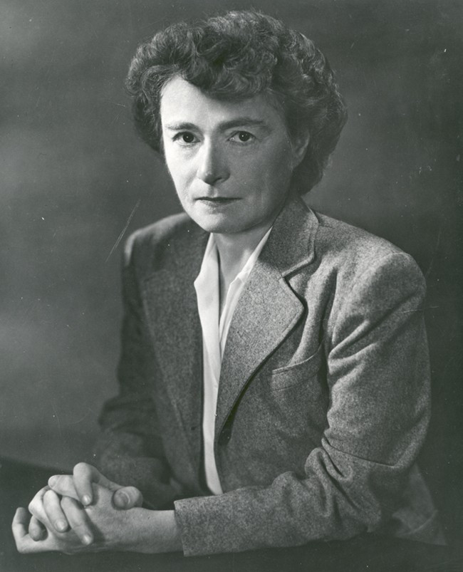Gerty Theresa Cori (1896 - 1957) là nhà hóa sinh học người Mỹ gốc Do Thái. Bà cùng với chồng - Carl Ferdinand Cori được trao giải Nobel Y học cho công trình khám phá cách mà glycogen tan ra và tái tổng hợp để dùng như một nguồn năng lượng trong cơ thể. Ảnh: beckerexhibits.wustl.edu.