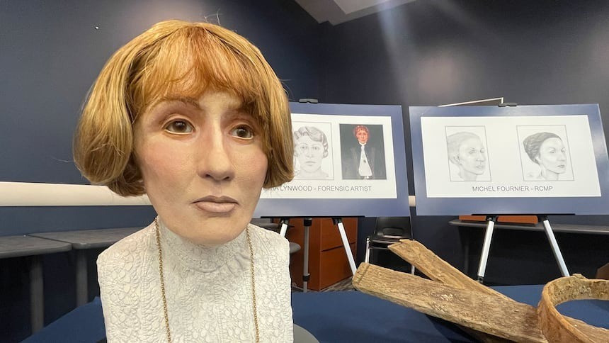 Tiến sĩ Walker và các nhà điều tra, nghiên cứu đã sử dụng nhiều kỹ thuật, công nghệ kết hợp với tài liệu lịch sử để xác định danh tính của người phụ nữ. Ảnh: Kendall Latimer/CBC.