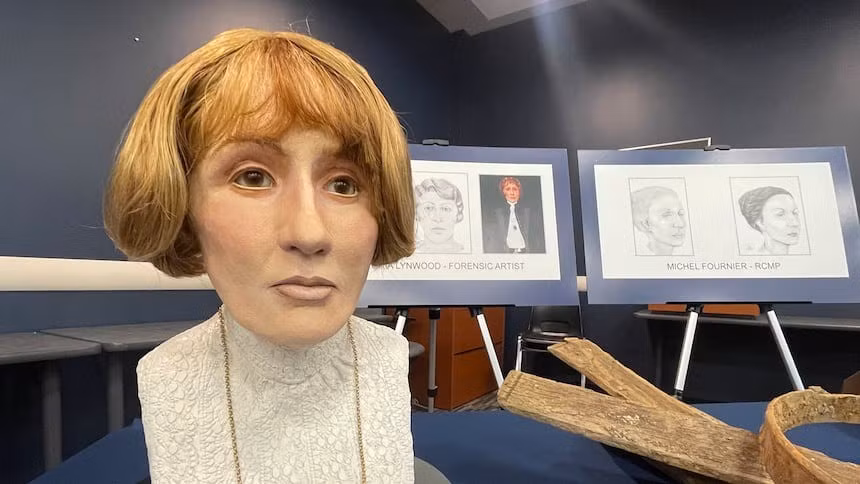 Tiến sĩ Walker và các nhà điều tra, nghiên cứu đã sử dụng nhiều kỹ thuật, công nghệ kết hợp với tài liệu lịch sử để xác định danh tính của người phụ nữ. Ảnh: Kendall Latimer/CBC.