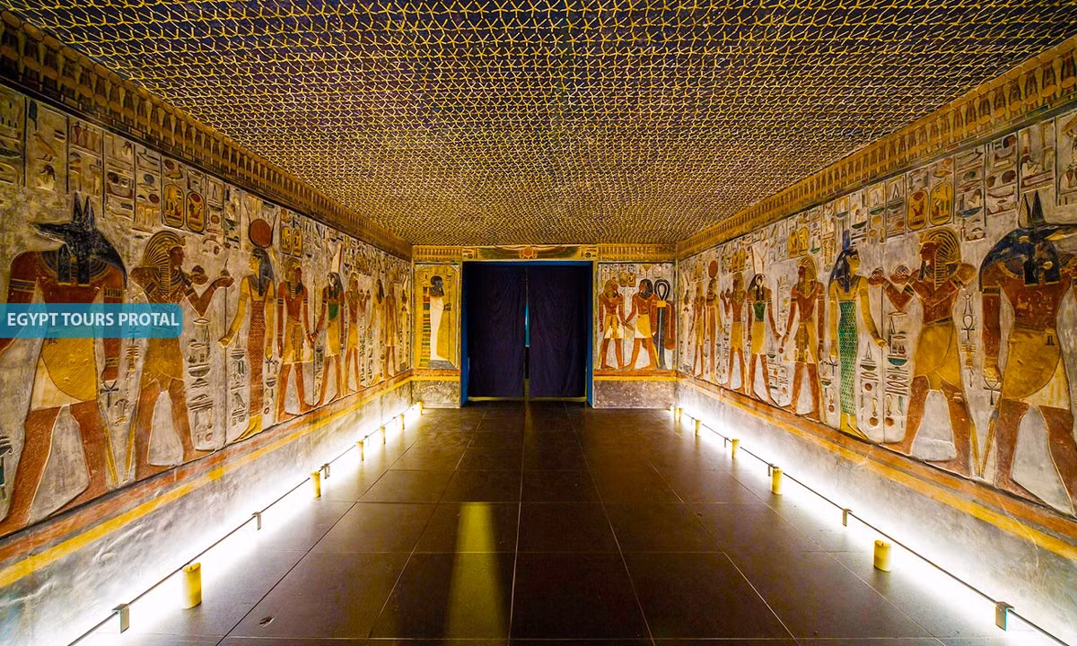 Theo nội dung các bức tranh tường trong mộ cổ, sau khi qua đời, thi hài của người quá cố sẽ được ướp xác để bảo quản vẹn nguyên suốt nhiều thế kỷ. Linh hồn sẽ rời khỏi thể xác và sang thế giới bên kia. Nếu linh hồn có cơ hội nhập lại vào thể xác thì người đó có thể tái sinh. Ảnh: egypttoursportal.