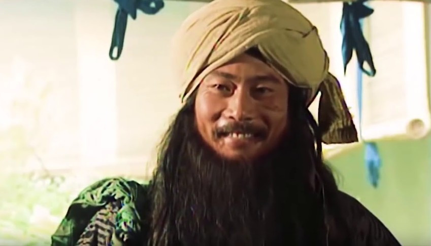 Hướng Vấn Thiên không chỉ là một nhân vật võ công cao cường, mưu trí, mà còn là người có tính cách hào sảng, kiêu ngạo nhưng trung thành tuyệt đối với chủ cũ Nhậm Ngã Hành.