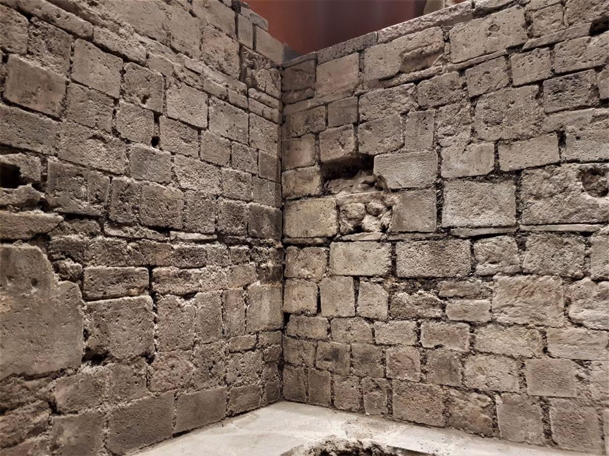 Cung điện được xây dựng cho nhà cai trị Aztec là Axayáctl - nhà cầm quyền từ năm 1469 - 1481. Con trai của Axayáctl là Moctezuma II - một trong những người cai trị cuối cùng của đế chế Aztec và qua đời vào năm 1520. Ảnh: thehistoryblog.