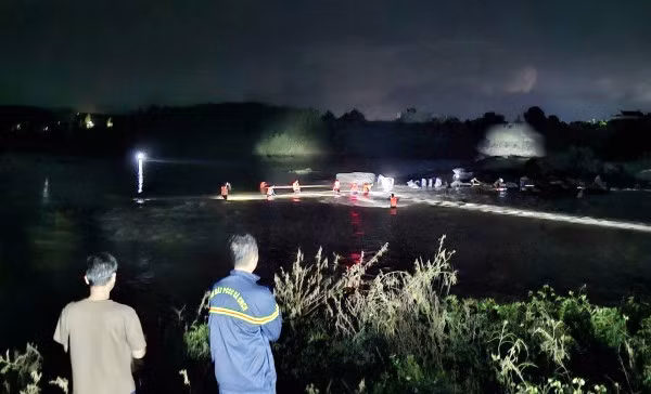 Cuộc tìm kiếm kéo dài đến hơn 22h đêm 13/9.