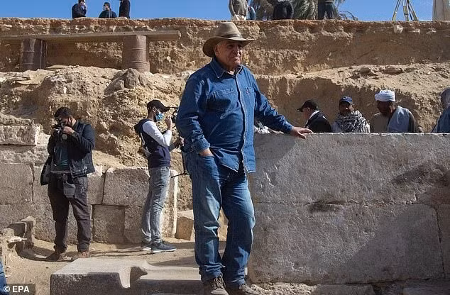 Được xem là một trong những người phụ nữ quyền lực nhất Ai Cập thời cổ đại và cũng như một đại mỹ nhân, Nữ hoàng Nefertiti là vợ của Akhenaten - pharaoh trị vì từ năm 1353 trước Công nguyên đến năm 1336 trước Công nguyên. Bà còn là mẹ kế của pharaoh Tutankhamun. Ảnh: EPA.