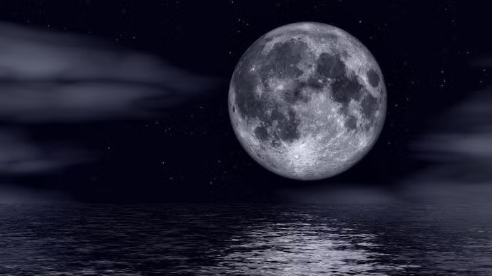 Theo Science Alert, không khí lạnh có độ ẩm thấp khiến bầu trời trong hơn, giúp siêu trăng trông như sáng và rõ ràng hơn nhất là khi bạn chụp ảnh. Ảnh: ISTOCK / GETTY IMAGES PLUS/ISTOCK / GETTY IMAGES PLUS.