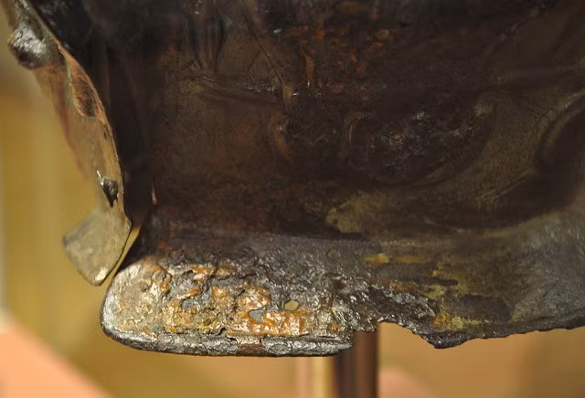 Pháo đài Bremetennacum Veteranorum bị bỏ hoang vào cuối thế kỷ 2 sau Công nguyên và kho báu chứa chiếc mũ Ribchester quý hiếm trên có lẽ đã bị lãng quên cho đến khi một cậu bé hiếu kỳ tìm thấy sau khoảng 17 thế kỷ. Ảnh: Helen Simonsson – CC BY-SA 2.0.