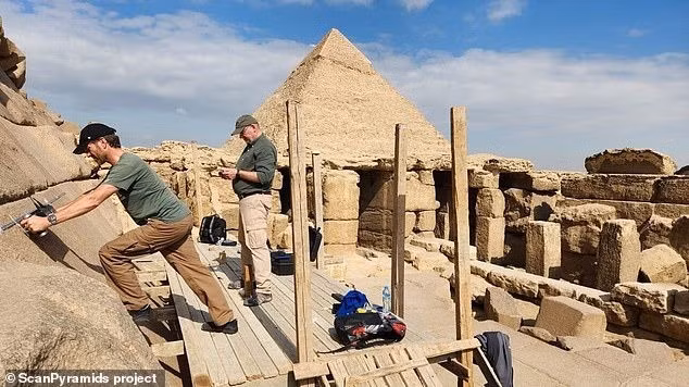 "Phương pháp thử nghiệm mà chúng tôi phát triển cho phép đưa ra những kết luận rất chính xác về cấu trúc bên trong kim tự tháp. Giả thuyết về một lối vào khác rất hợp lý và kết quả nghiên cứu của chúng tôi giúp tiến gần hơn tới việc xác nhận giả thuyết đó", giáo sư Christian cho hay. Ảnh: ScanPyramids project.